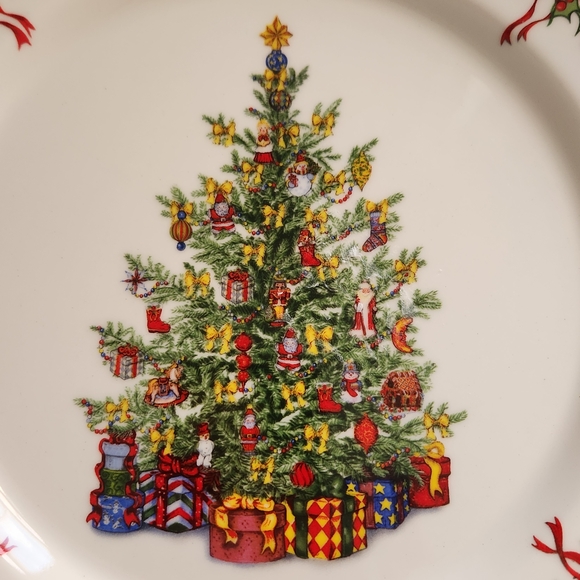Christmas Traditions Tree Plate with Holly Border - Picture 5 of 10